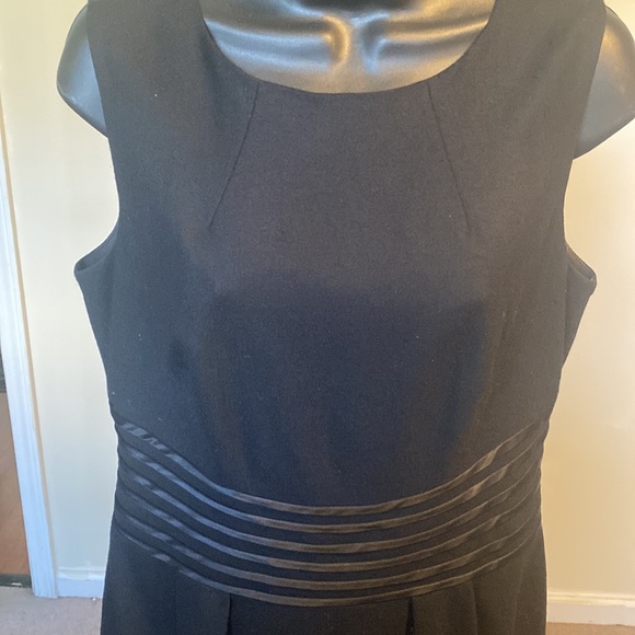 PRE-OWNED Banana Republic Women’s Black Sheath Dress Sleeveless Dress - Picture 12 of 12